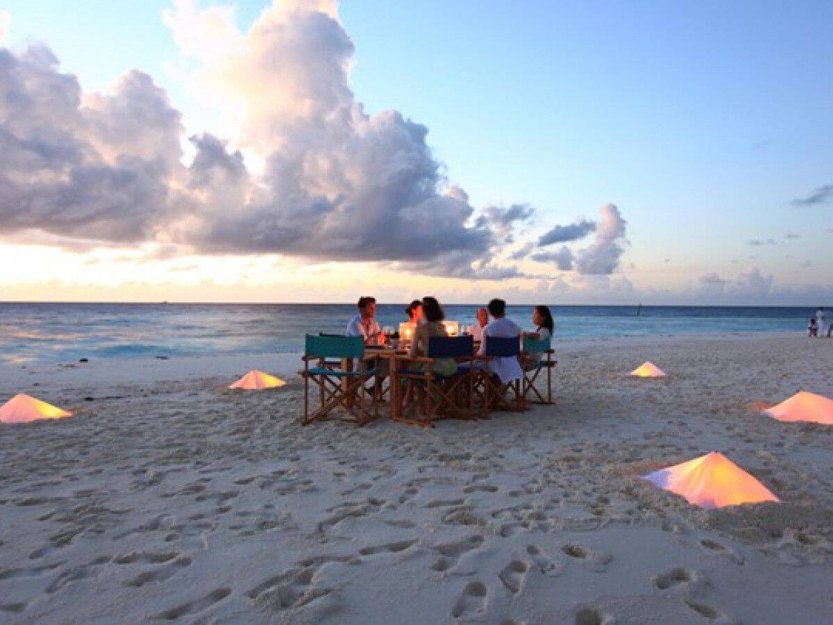 马尔代夫天堂岛海水清澈见底（沙滩细腻白皙来这里体验最美的度假生活）